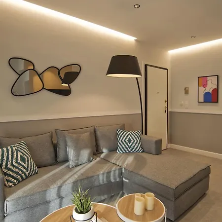 Urban Allure Apartment *